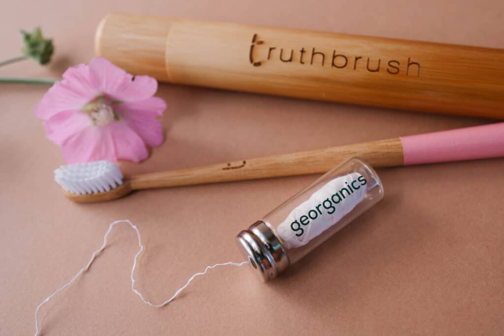Plastic free mouth health with dental floss from georganics