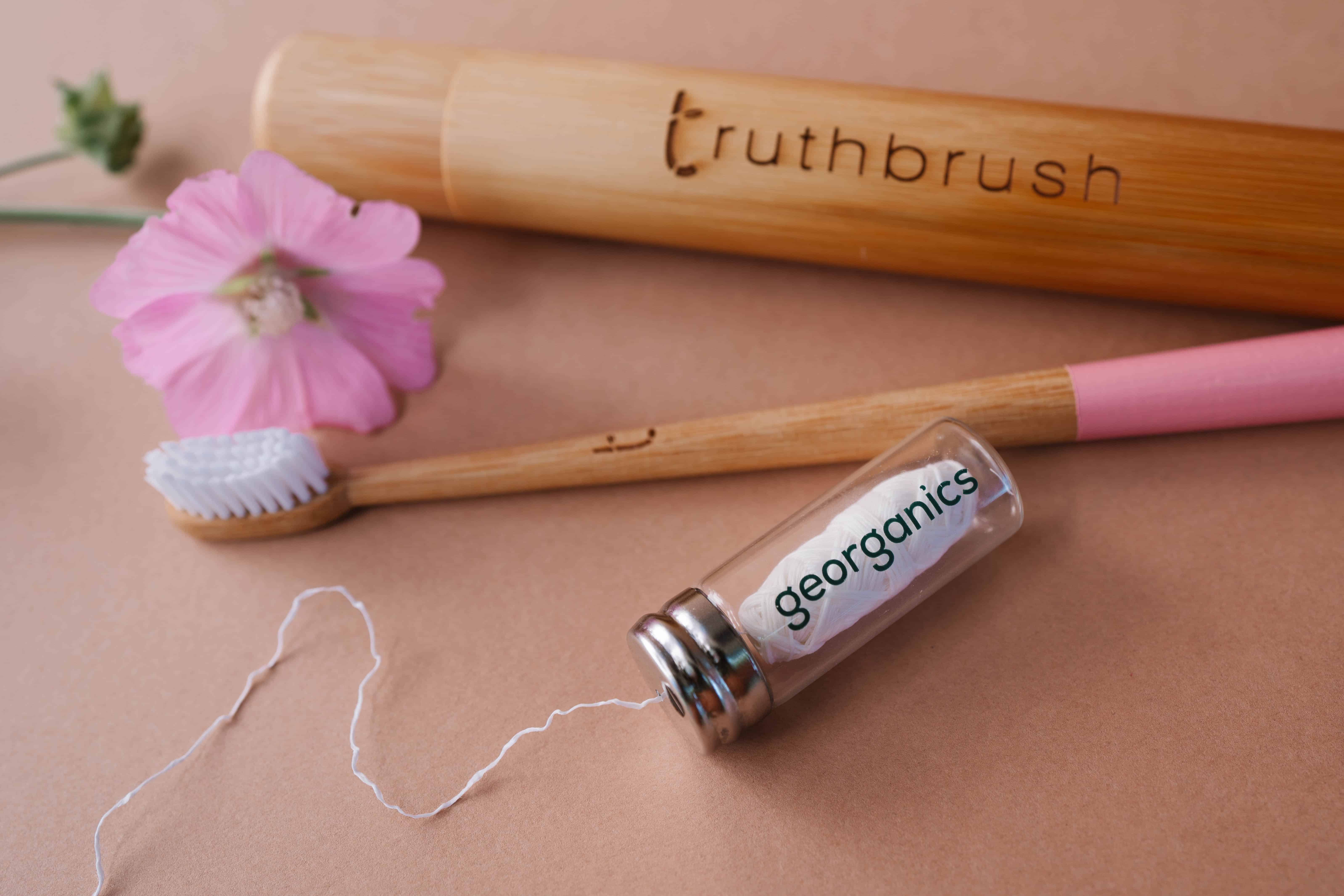 Plastic free mouth health with dental floss from georganics