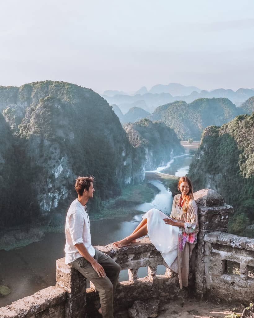 Mua Cave Hang Mua Viewpoint Couple