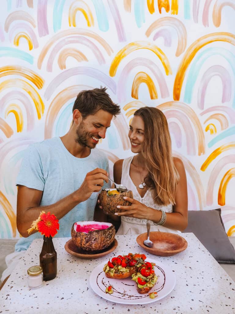 Bali Canggu Give Cafe Couple Eating