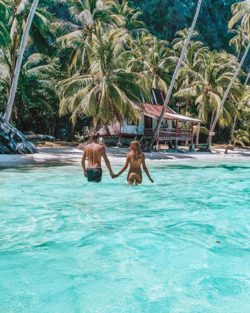 El Nido Pinagbuyutan Island Beach Hut Couple