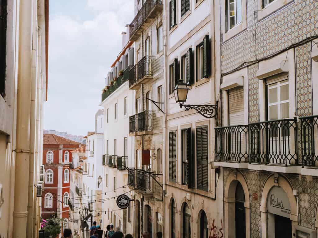 Lisbon Street House Line Tiles