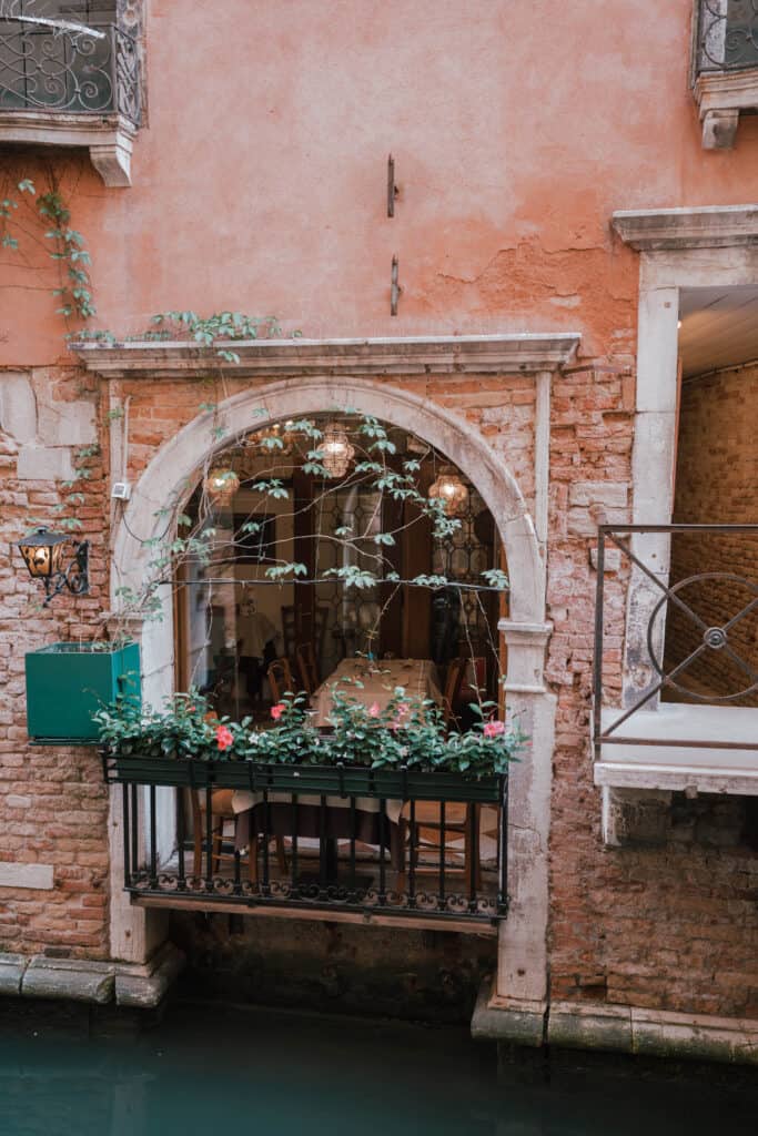 Italy Venice Restaurant Balcony Canal