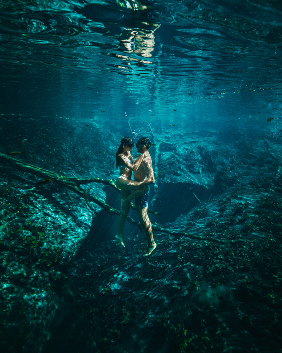 A couple is floating in the water of a cent